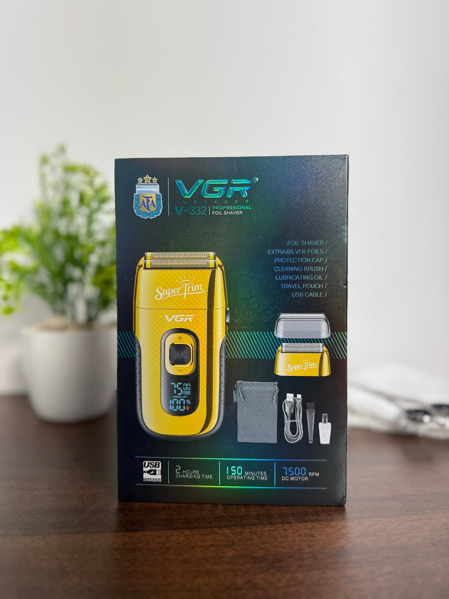ماكينة حلاقة VGR V-332 الفاخرة اللاسلكية القابلة لإعادة الشحن للرجال مع أداة تشذيب منبثقة، ماكينة حلاقة رطبة وجافة للعناية بالوجه، أداة تشذيب اللحية، شحن فائق السرعة، وقت تشغيل 150 دقيقة مع شاشة رقمية LED 6500-7500 دورة في الدقيقة 