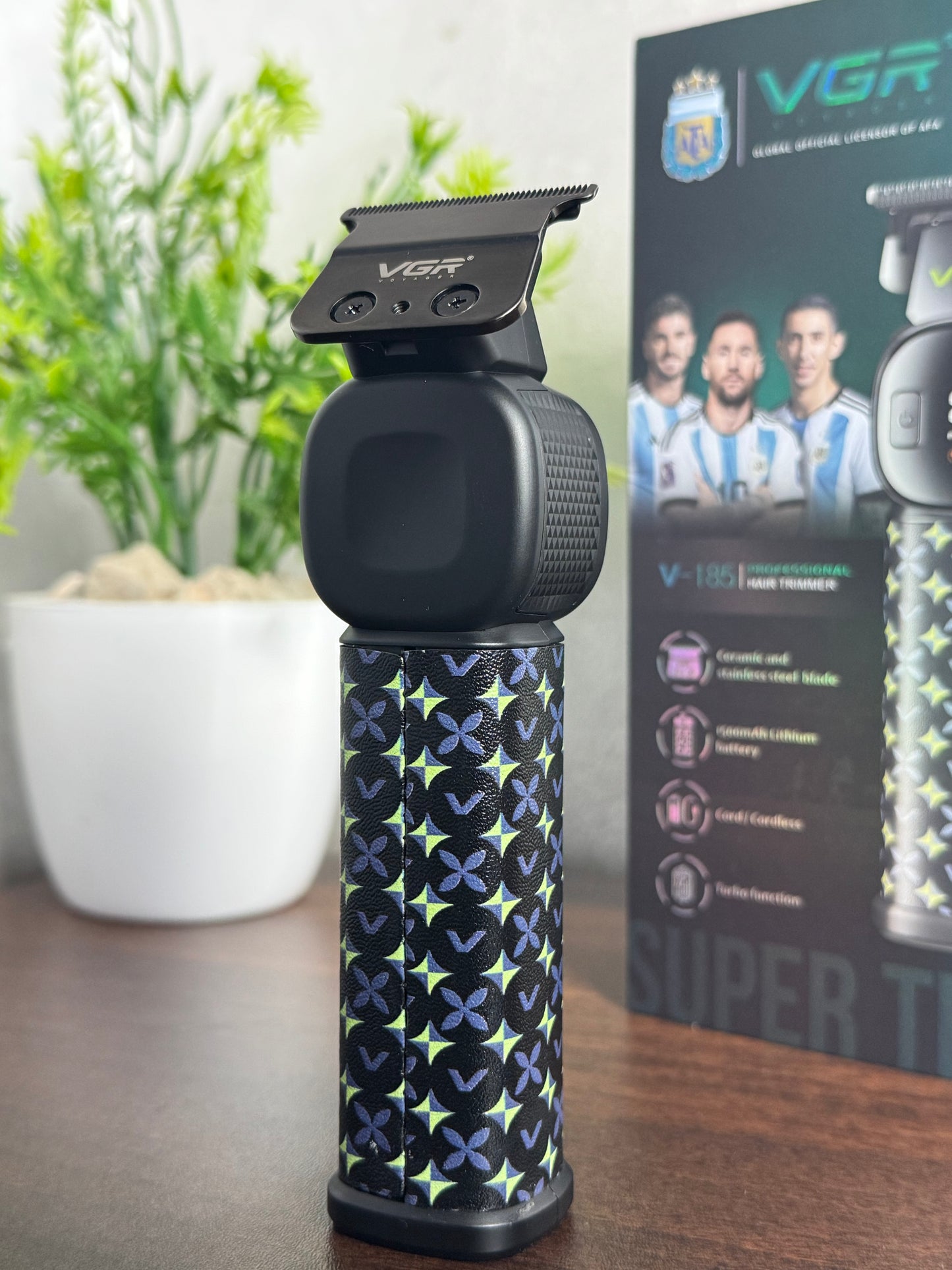 VGR V-185 Professional Hair Clipper for Men with Ceramic and Stainless Steel Blades, 7000 RPM Motor, USB Rechargeable