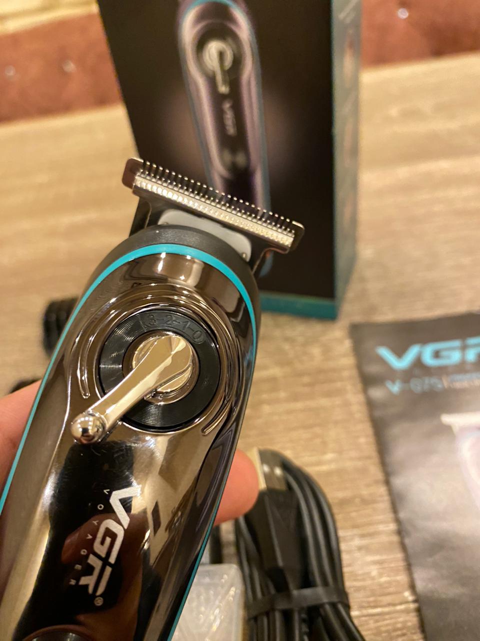 VGR V-075 Limited Edition Professional Hair Trimmer with LED Display, 4 Guide Combs for Men (3,6,9,12 mm, Color- Black)